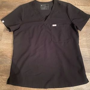 Women’s black Figs Catarina one pocket scrub top, size medium